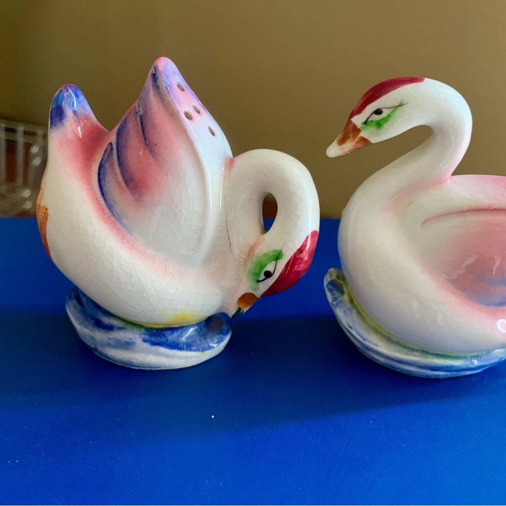 Vintage Japan Swan Figurines - Pink and White Salt and pepper shakers